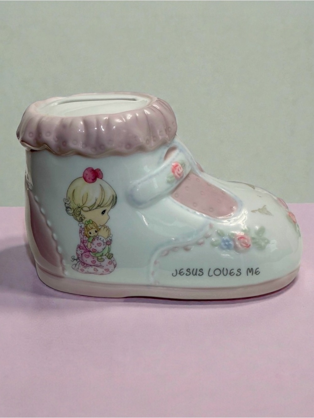 Vintage Precious Momentsโby Enesco Jesus Loves Me Girl Ceramic Shoe Piggy Bank
